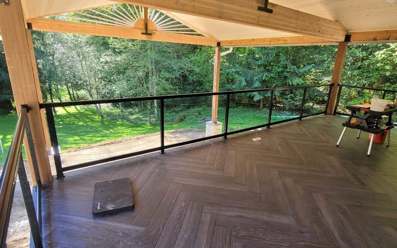 Beautiful large covered deck.