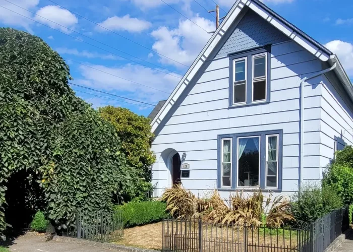 A photo of a historic house in Snohomish before an addition.